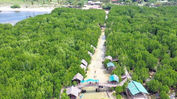 Tubajon Aquamarine Park