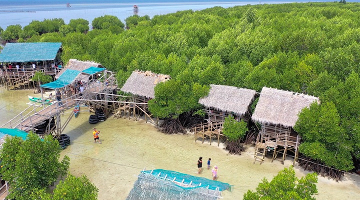 Tubajon Aquamarine Park