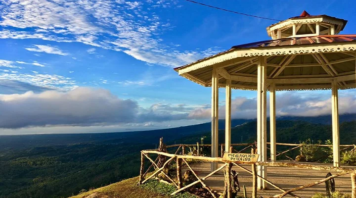 Where Mist Meets Mountains at Puncak Tanawan