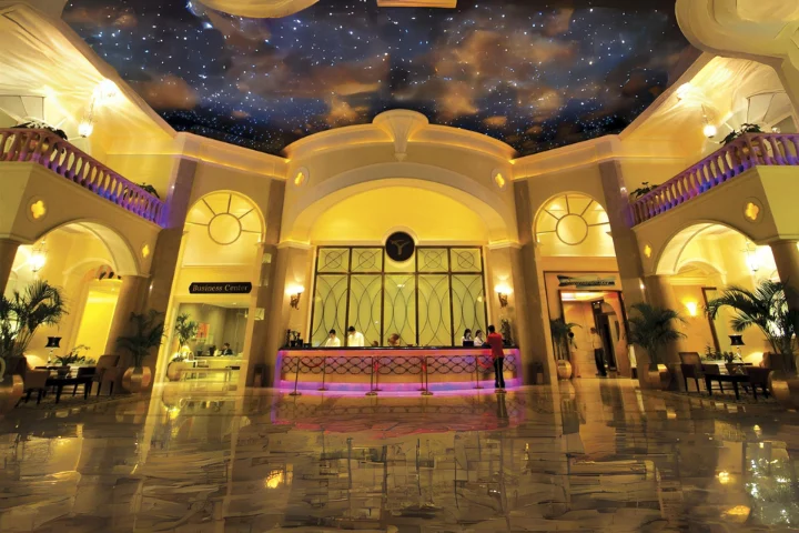 Lobby with a painted ceiling at Fontana Leisure Parks and Casino, Clark