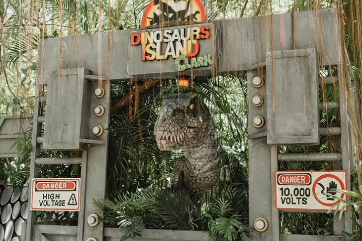 Dinosaur Island entrance gate with a T. rex, Clark