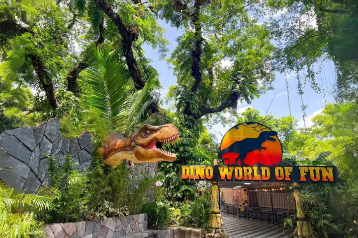 Dino World of Fun entrance at Dinosaur Island, Clark